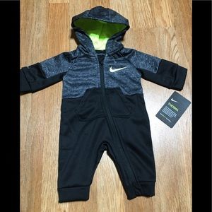 Nike Baby`s  Long Sleeve Full Zip Hooded Newborn
